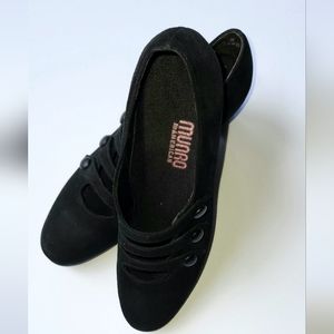 Munro American Maria Pumps. Black Suede. 6.5 Narrow Style # M288786